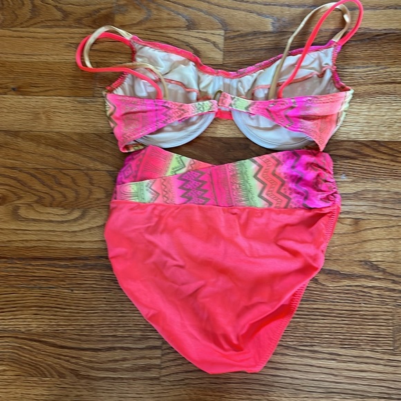 Tara Grinna 2pc.Gorgeous Peach,pink&gold. Both pcs lined.Underwire.Gently worn - Picture 2 of 6